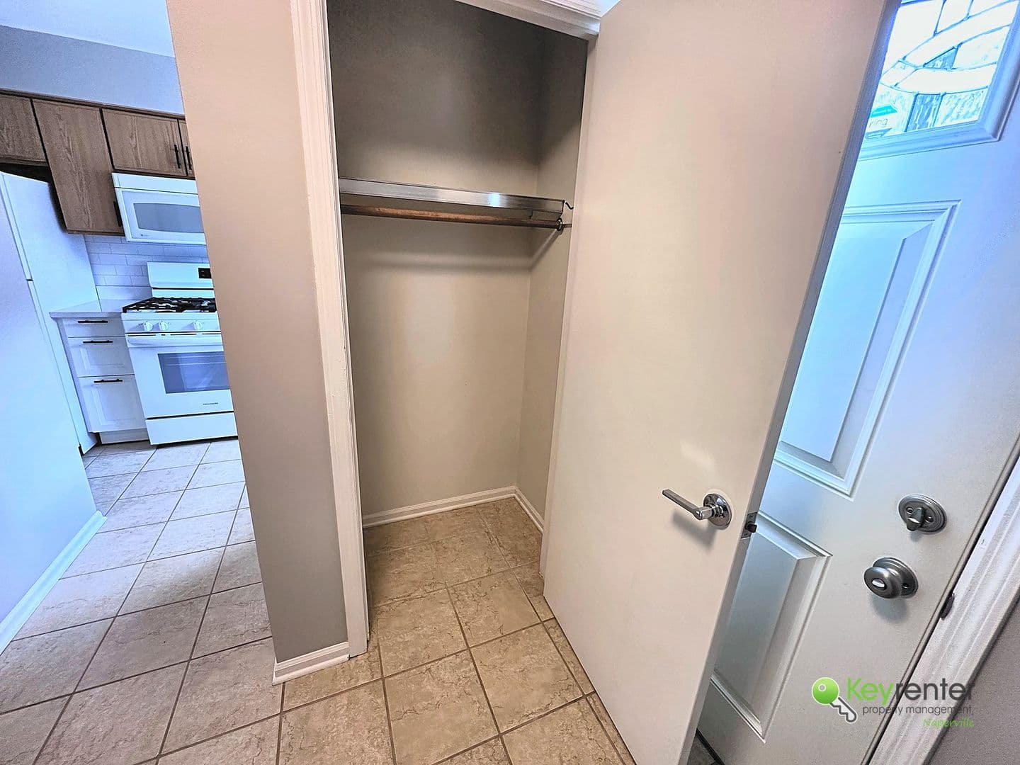 Naperville House: 16 S Huffman St,