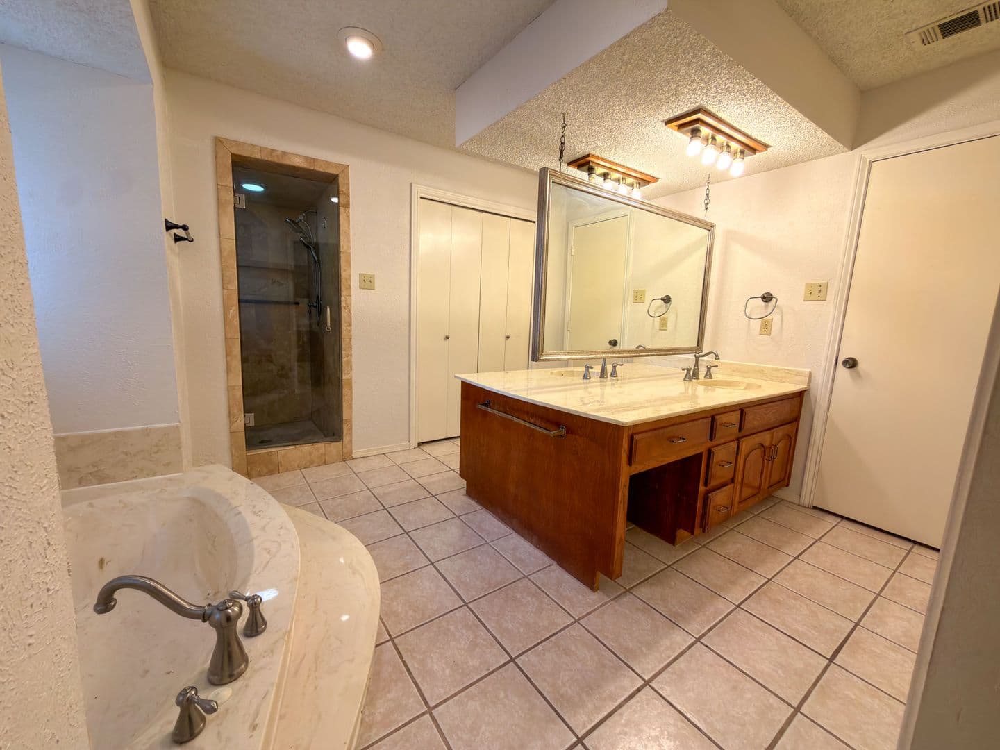 DeSoto House: 520 Sumac Place