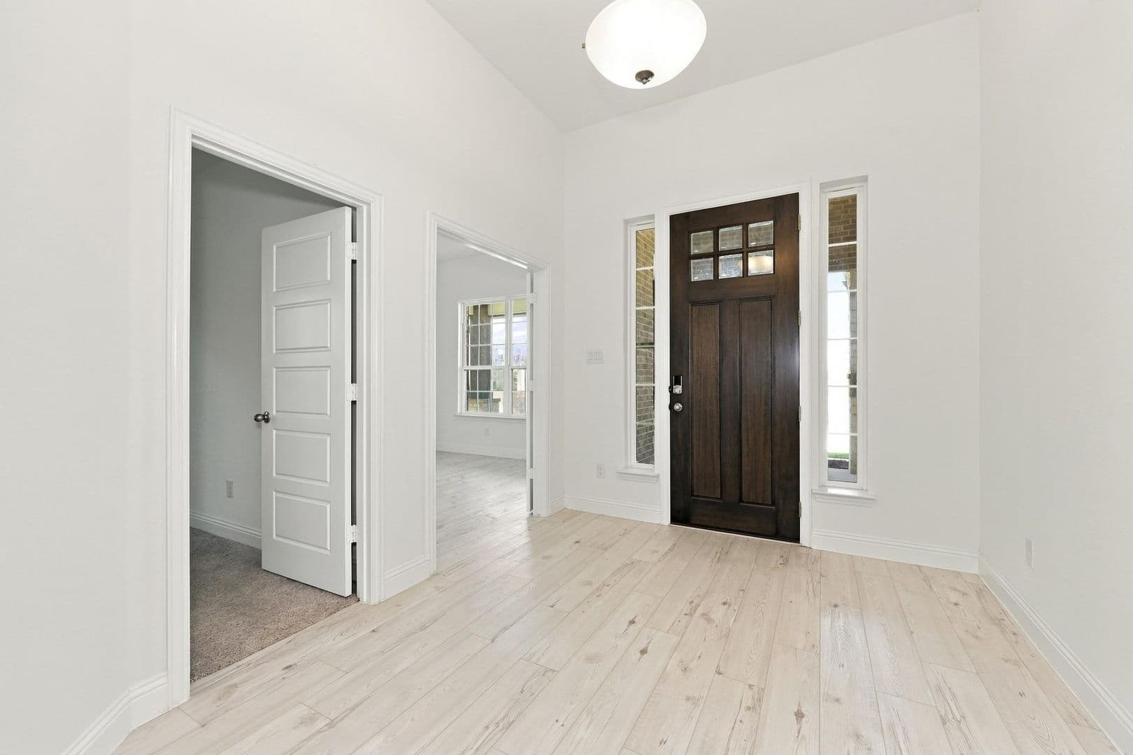 Midlothian House: 752 Brozgold Ave