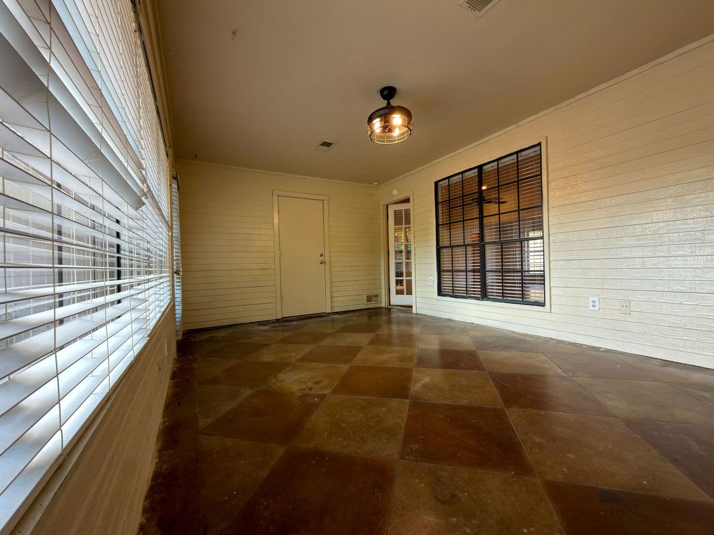 DeSoto House: 520 Sumac Place