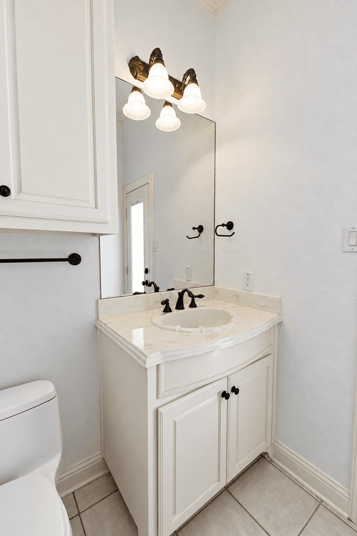 Cedar Hill House: 1428 Windmill Hill Ln