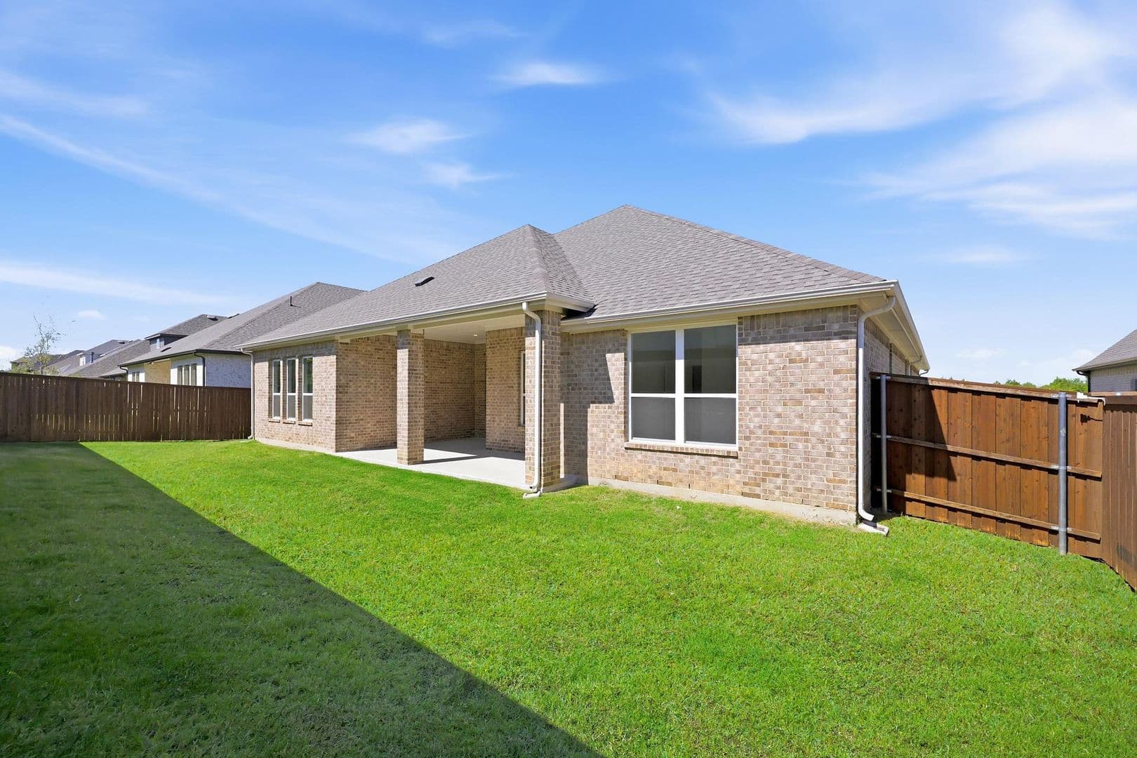 Midlothian House: 752 Brozgold Ave