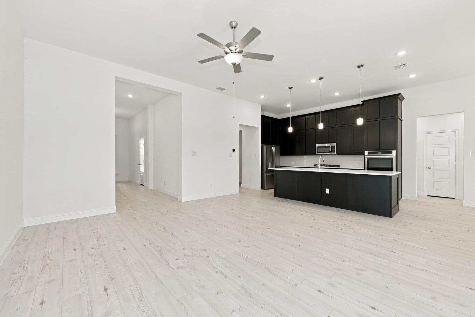 Midlothian House: 752 Brozgold Ave