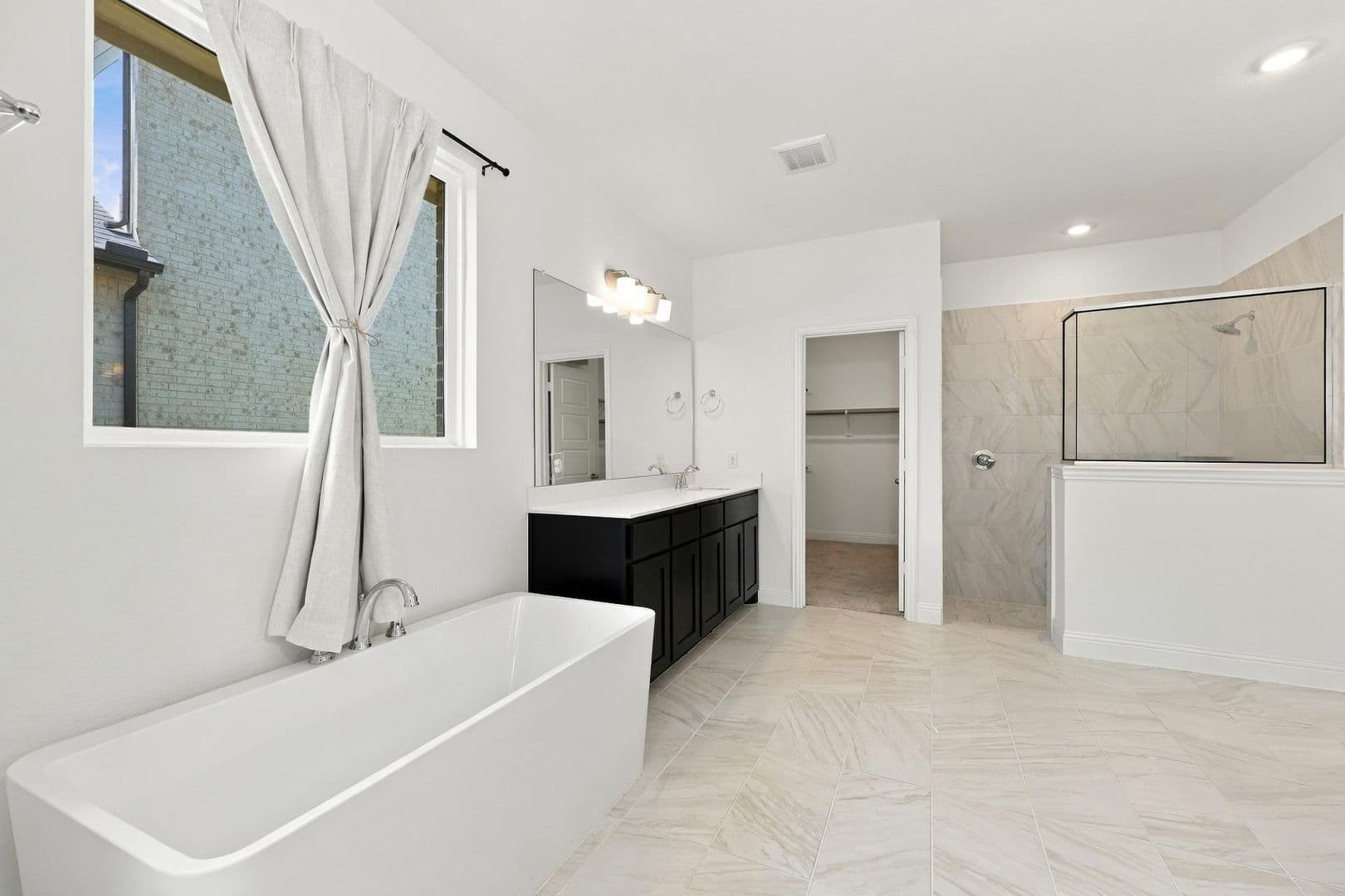 Midlothian House: 752 Brozgold Ave