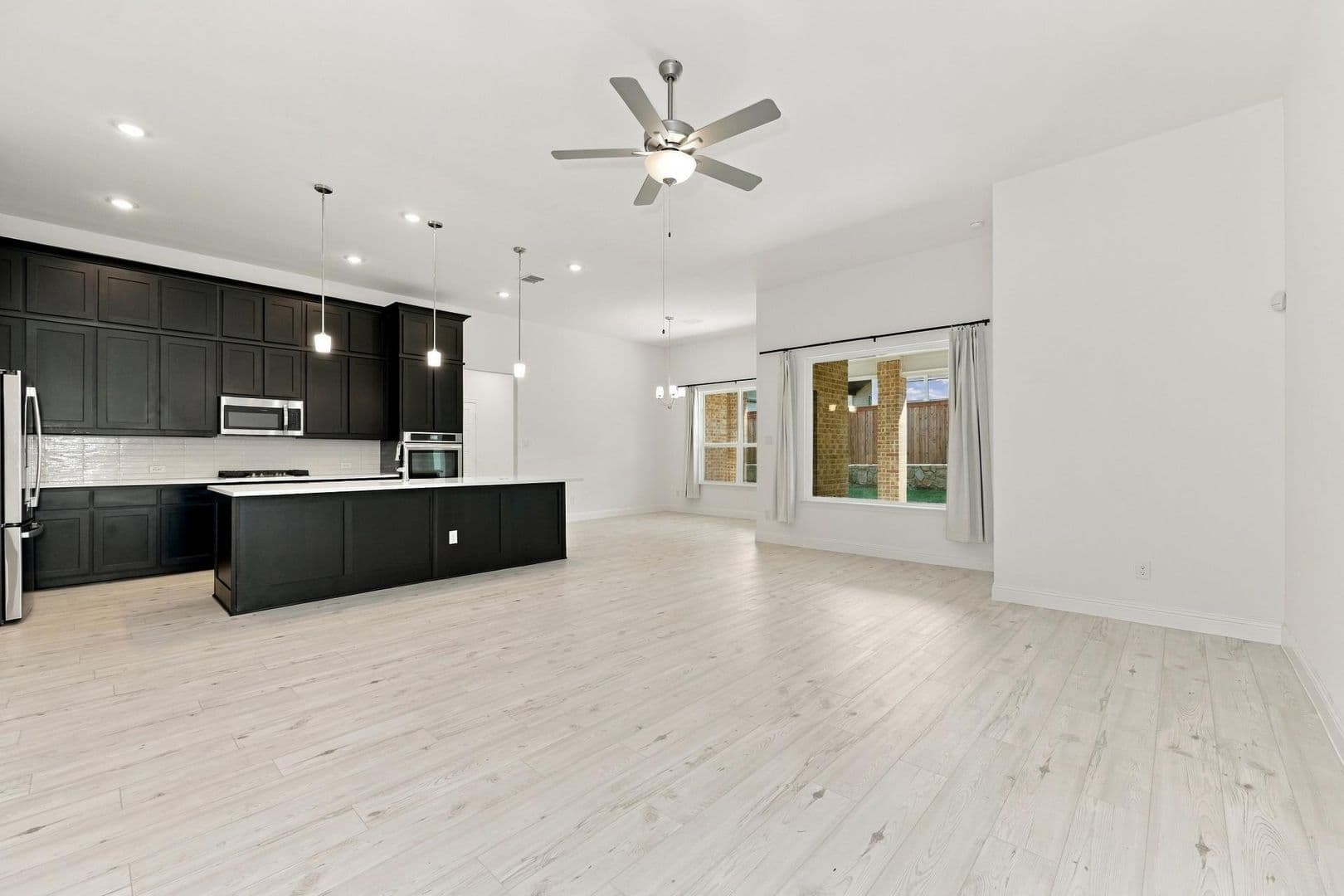 Midlothian House: 752 Brozgold Ave