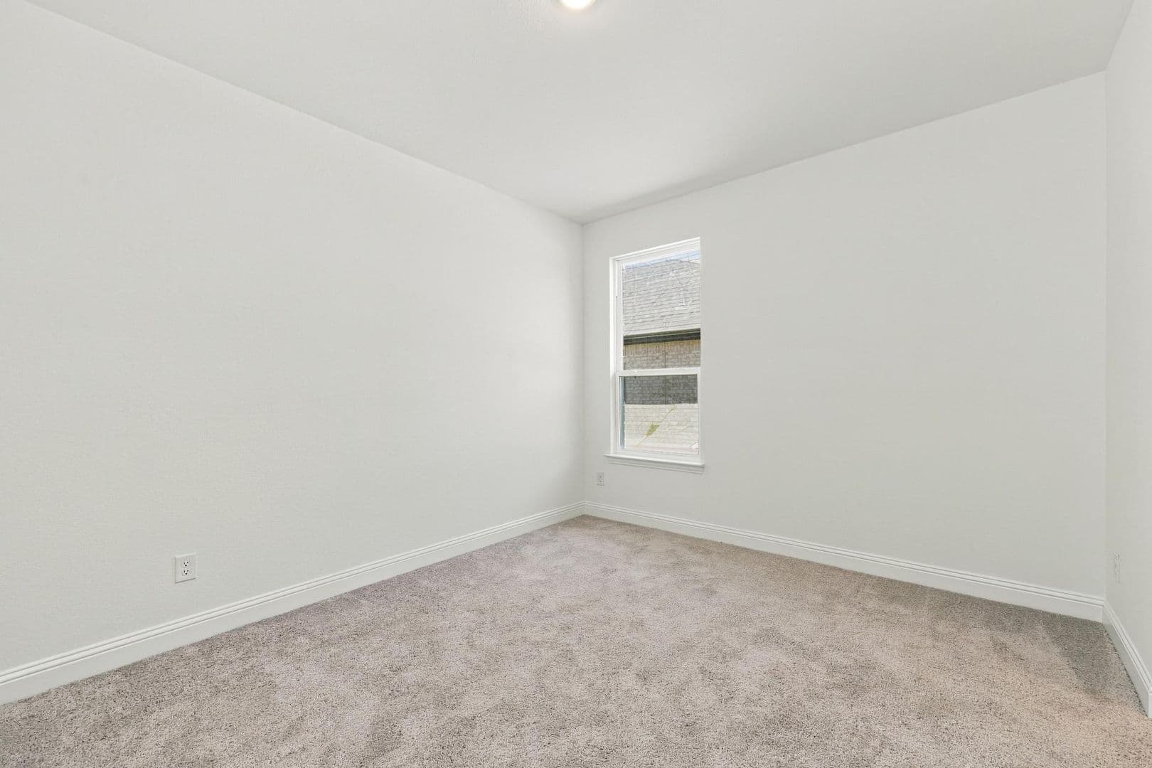 Midlothian House: 752 Brozgold Ave