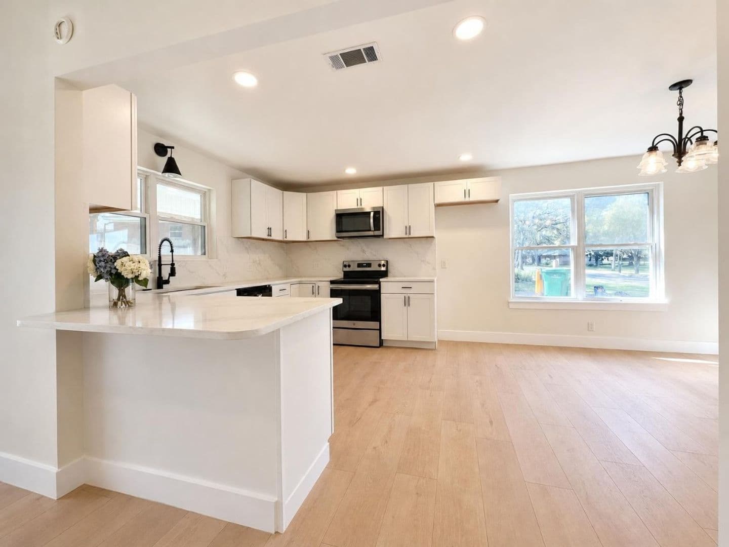 Belton House: 3019 Summit Dr