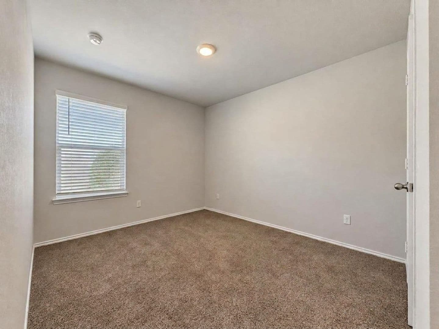 Troy House: 1073 Ottoman Lp