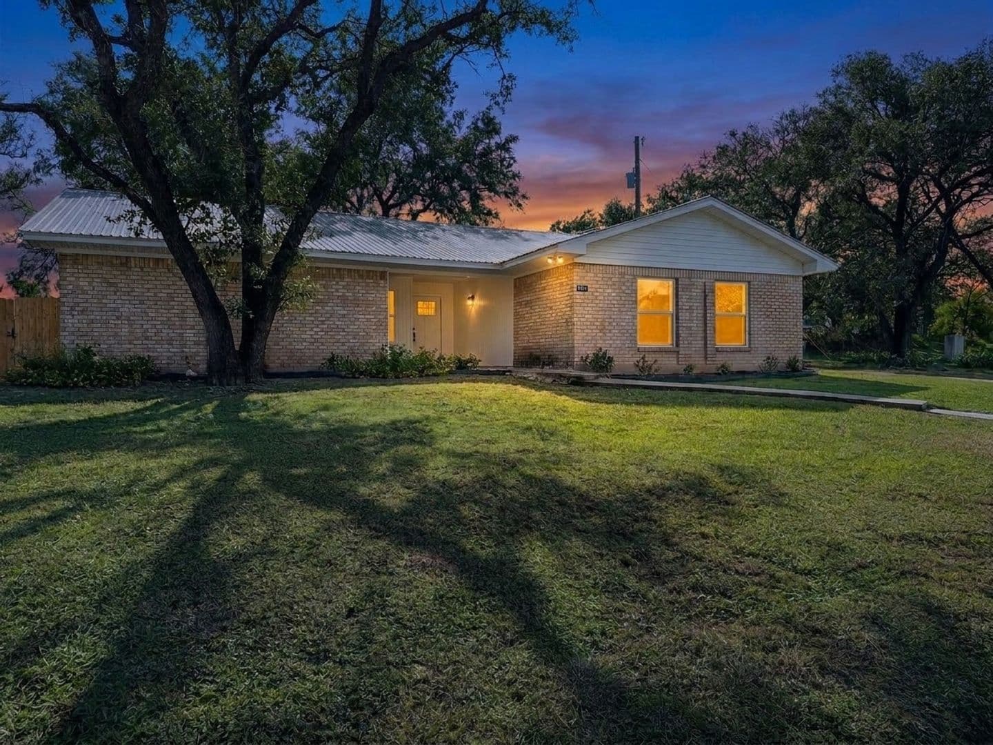 Belton House: 3019 Summit Dr