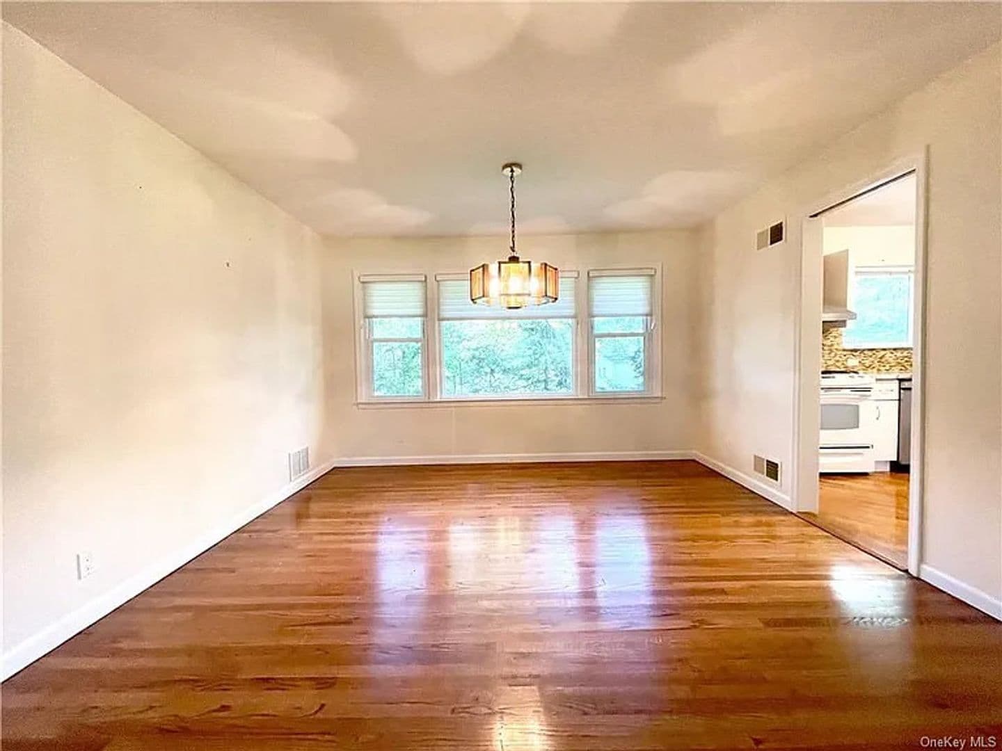 Scarsdale House: 152 Rock Creek Ln