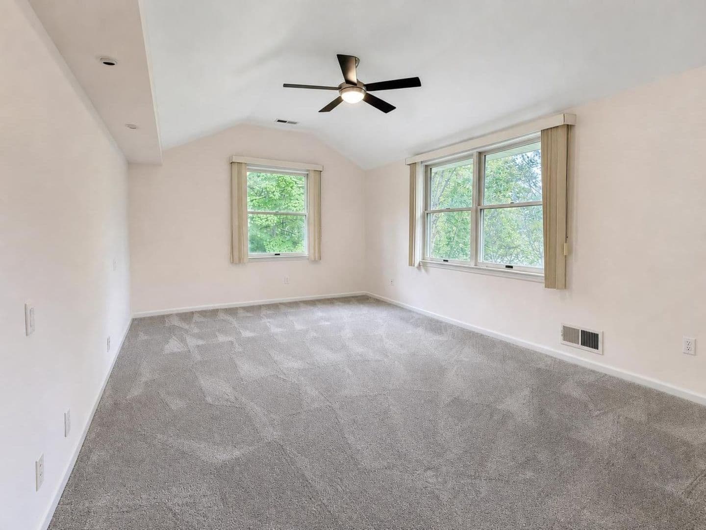 Scarsdale House: 152 Rock Creek Ln