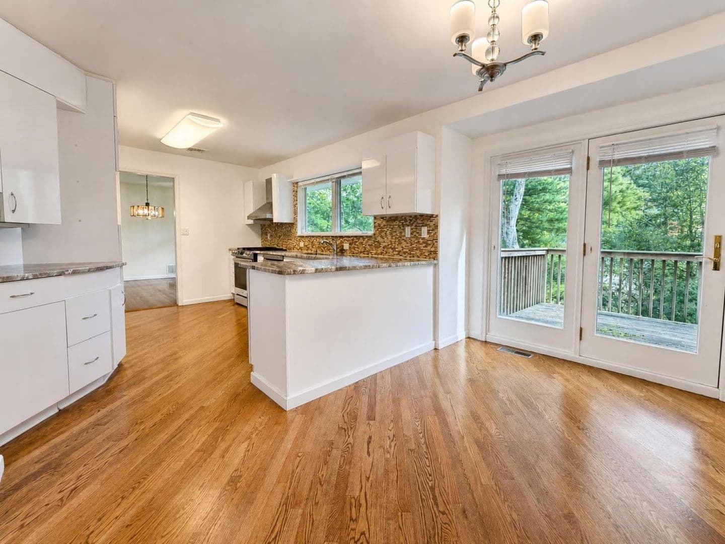 Scarsdale House: 152 Rock Creek Ln