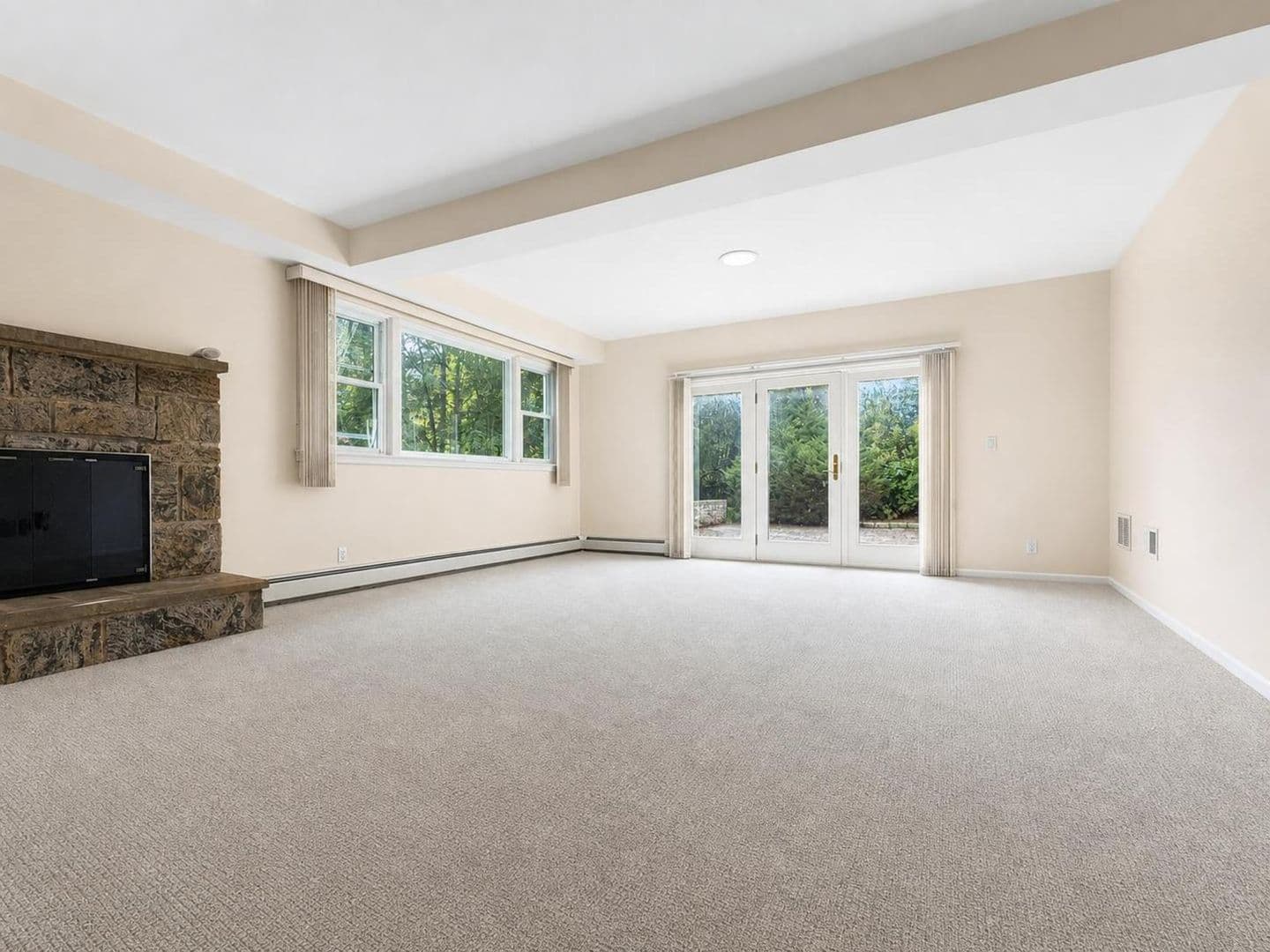 Scarsdale House: 152 Rock Creek Ln