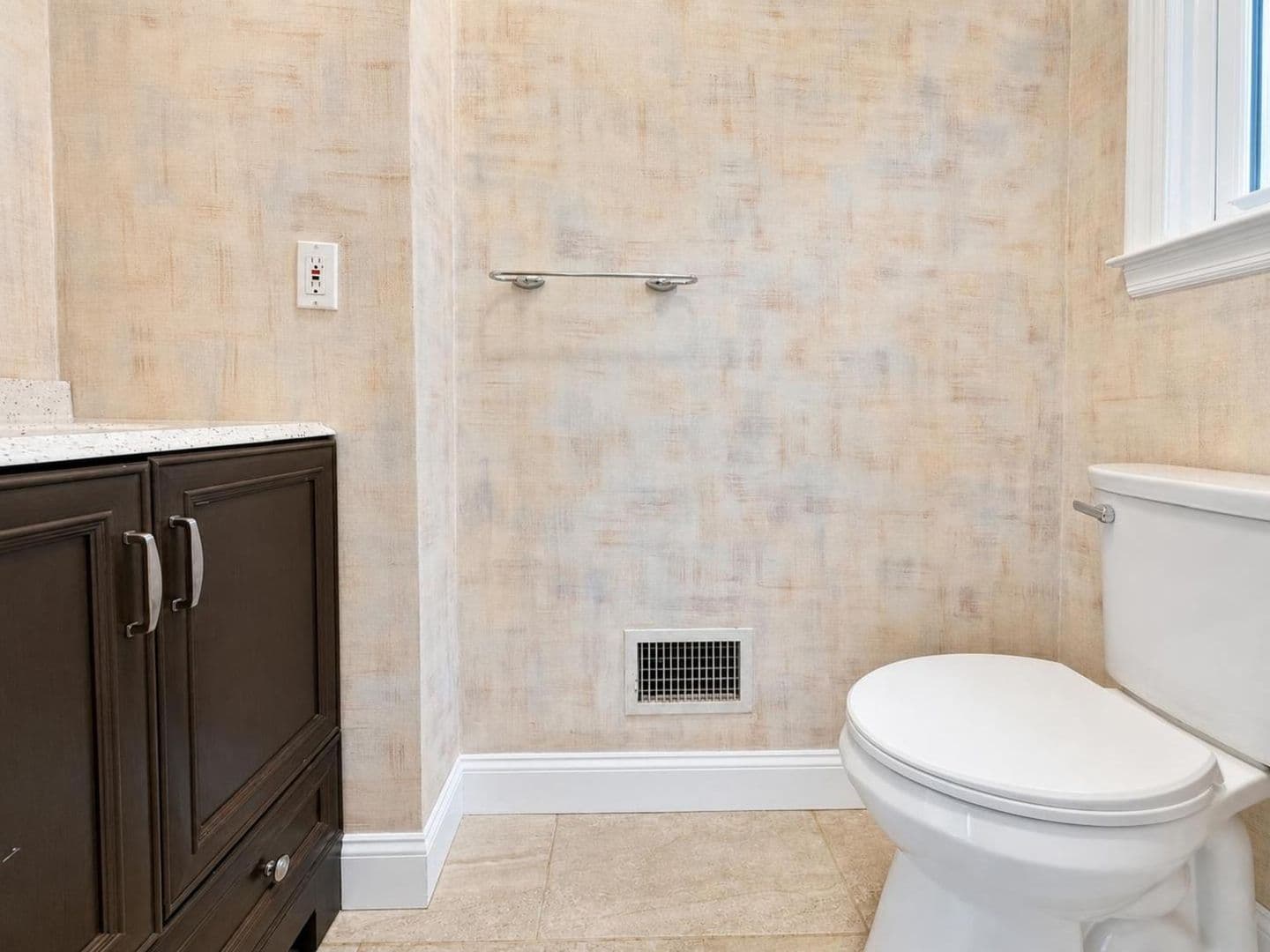 Scarsdale House: 152 Rock Creek Ln