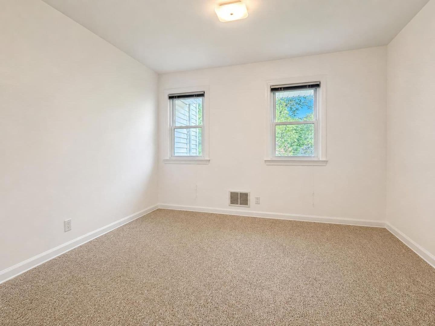 Scarsdale House: 152 Rock Creek Ln