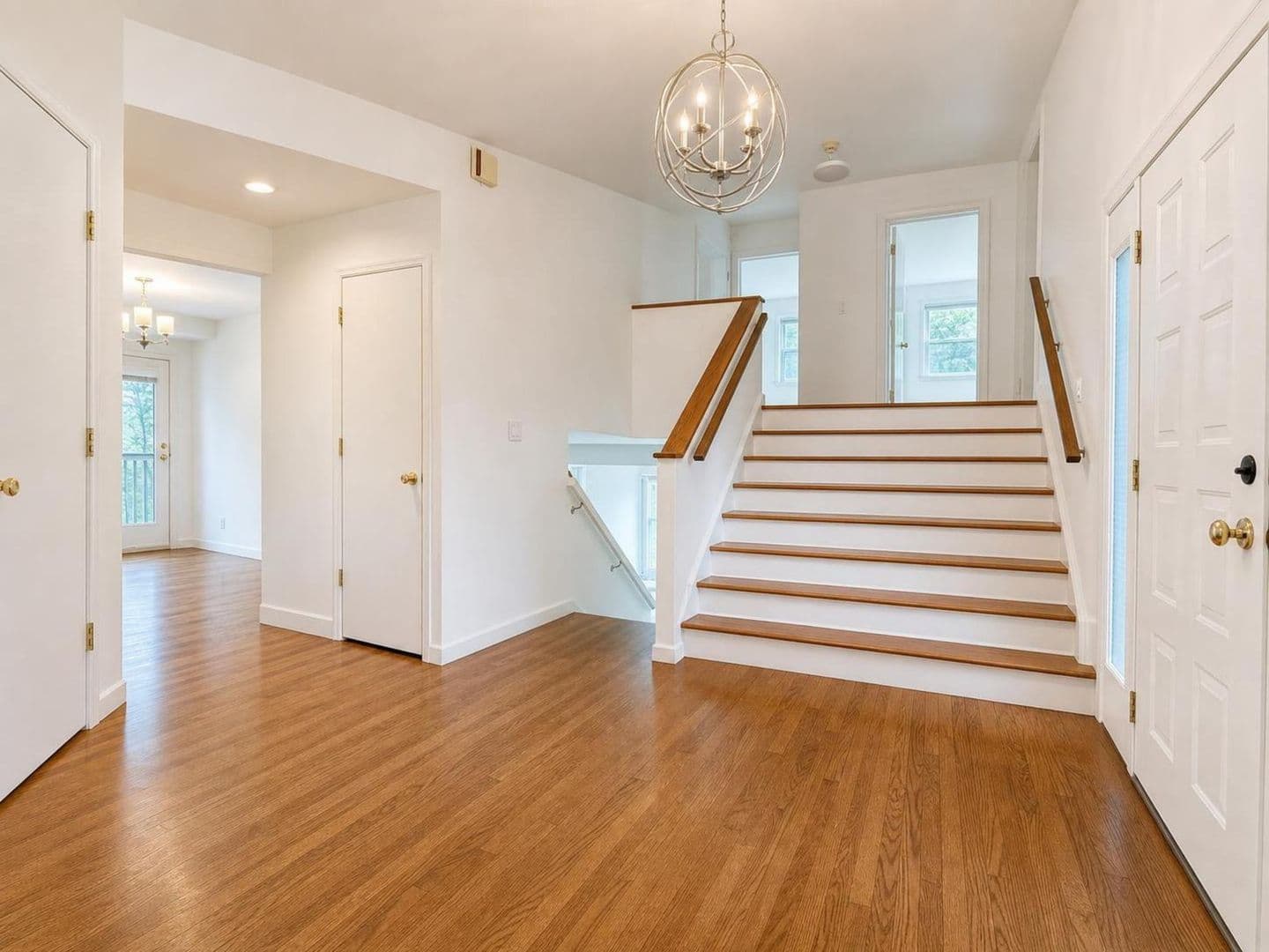 Scarsdale House: 152 Rock Creek Ln