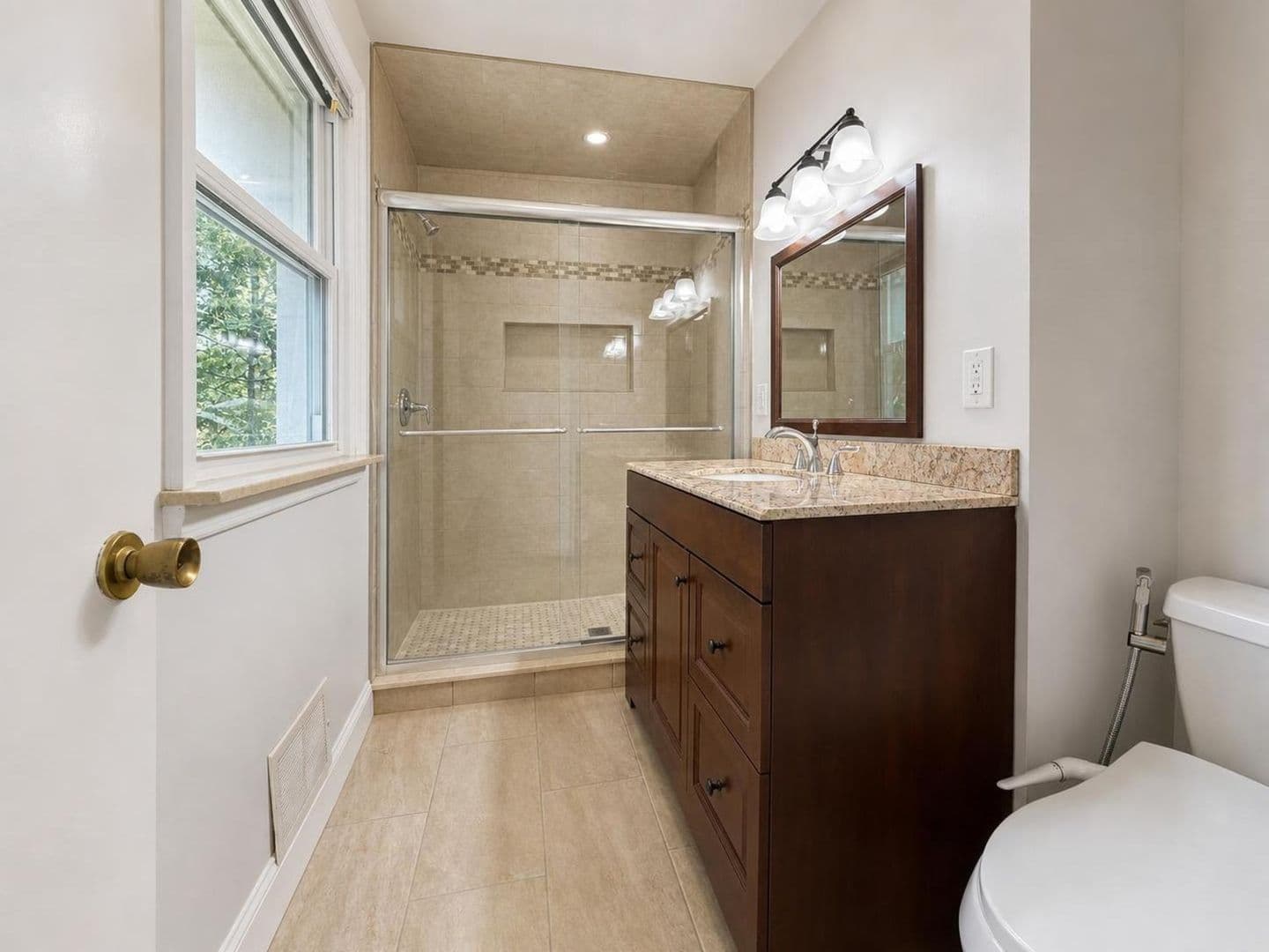 Scarsdale House: 152 Rock Creek Ln
