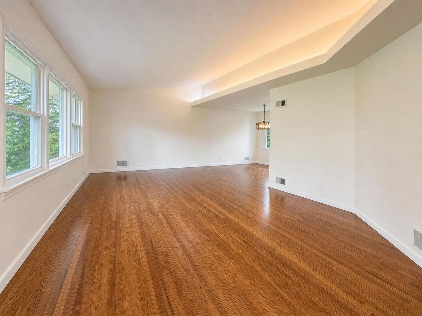 Scarsdale House: 152 Rock Creek Ln