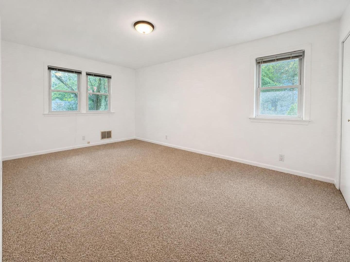 Scarsdale House: 152 Rock Creek Ln