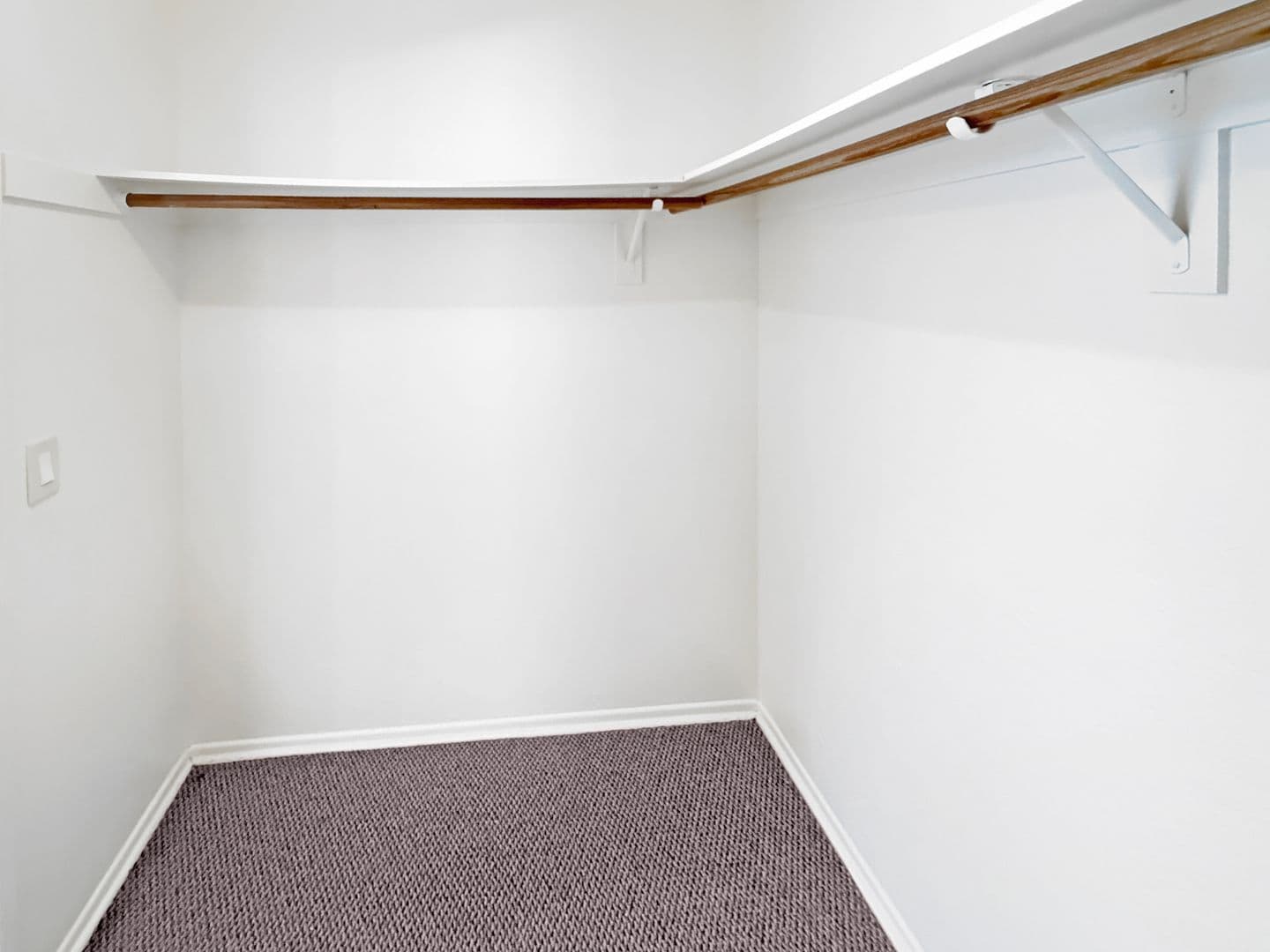 Los Angeles Apartment: 4025 Oakwood Ave