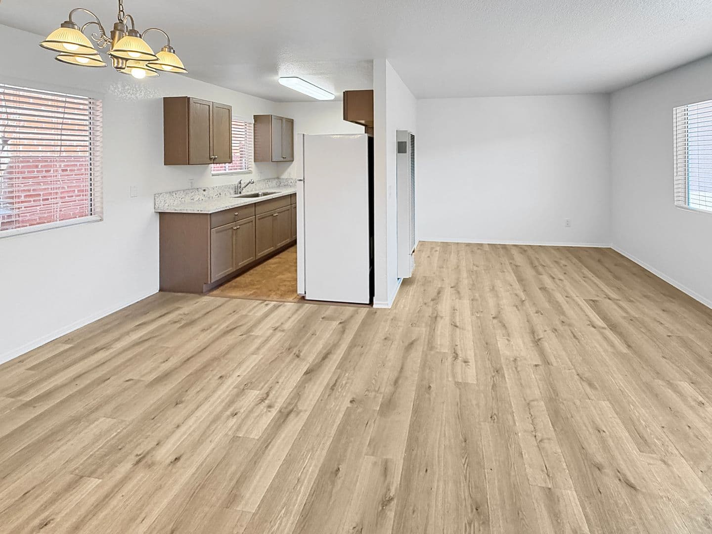 Los Angeles Apartment: 4025 Oakwood Ave