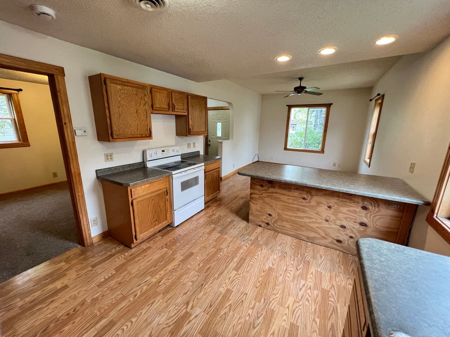 Superior House: 1227 Grand Ave