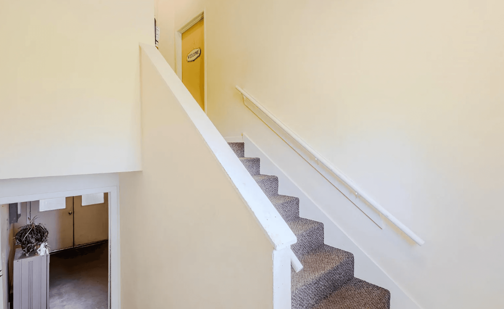 Superior Apartment: 2406 Hill Ave - 4