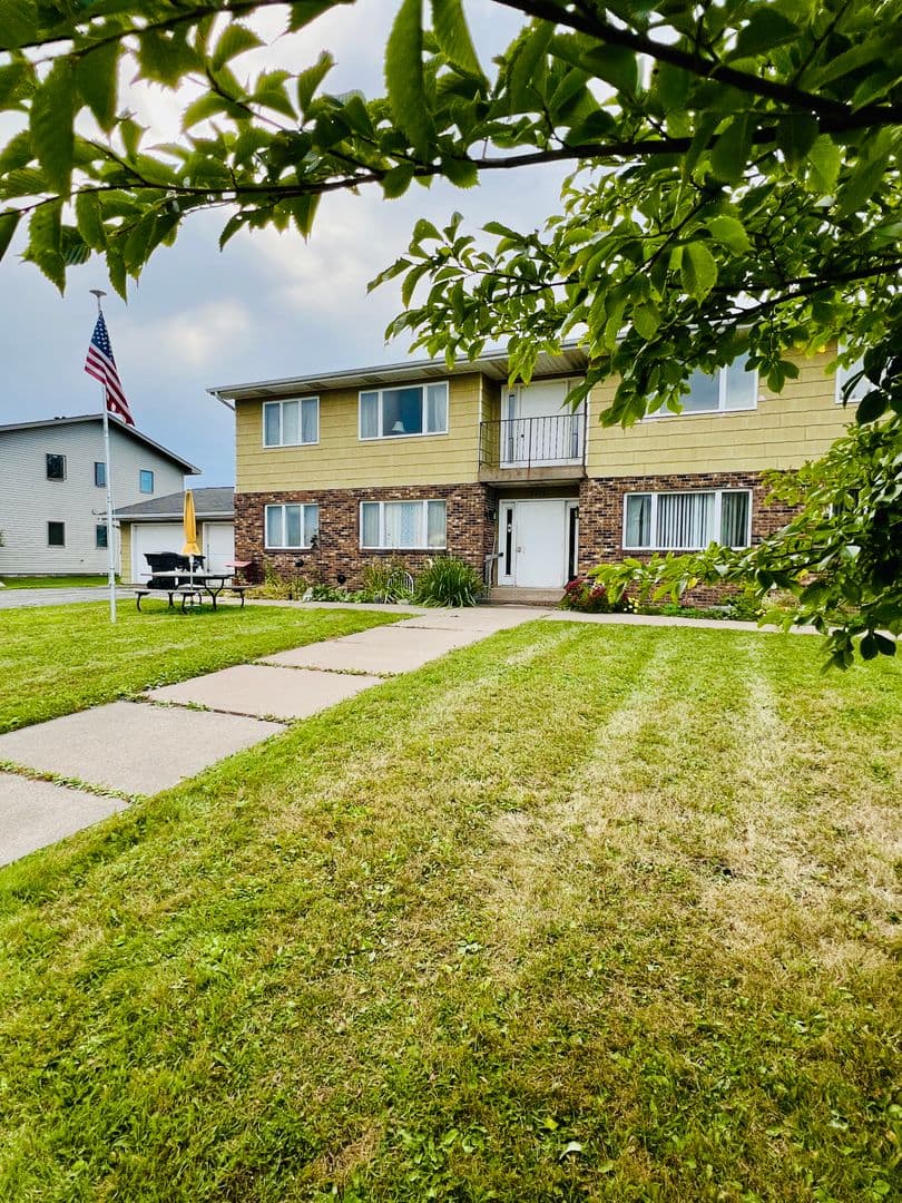 Superior Apartment: 3211 John Ave
