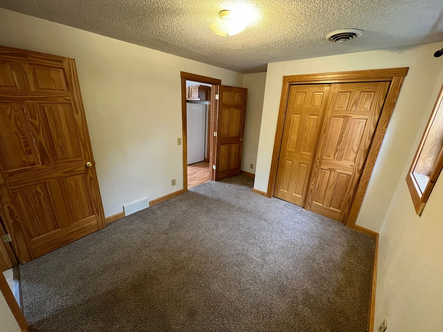 Superior House: 1227 Grand Ave