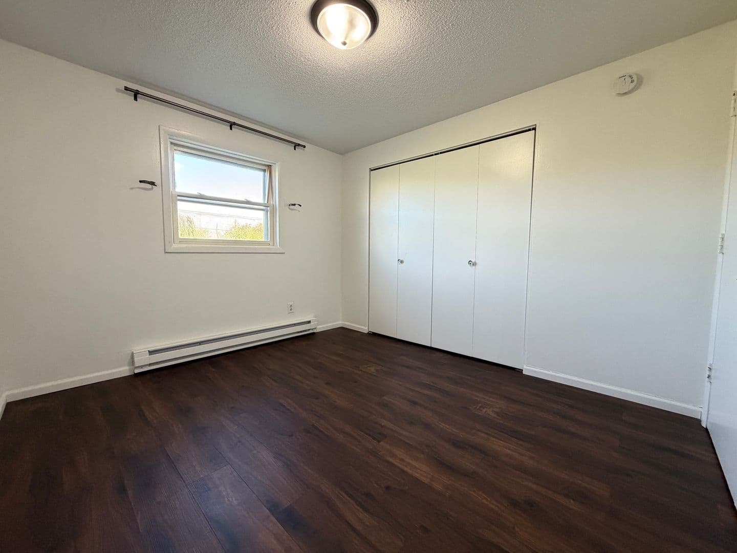 Superior Apartment: 2406 Hill Ave - 4