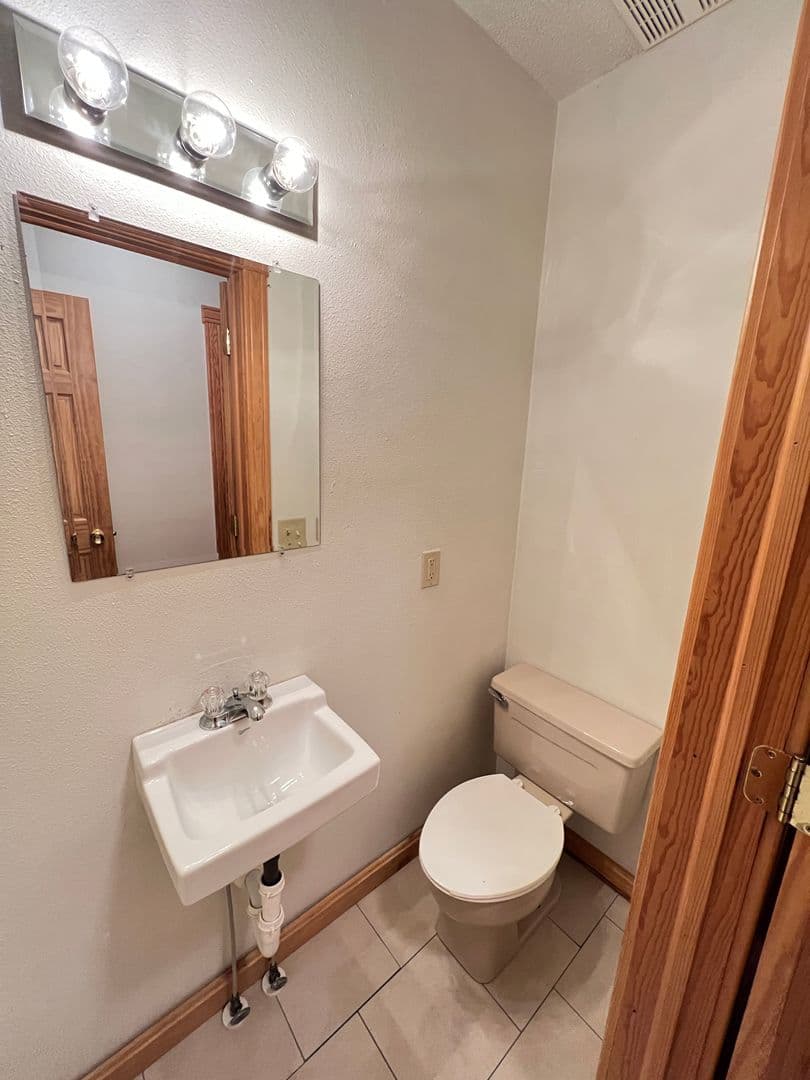 Superior House: 1227 Grand Ave
