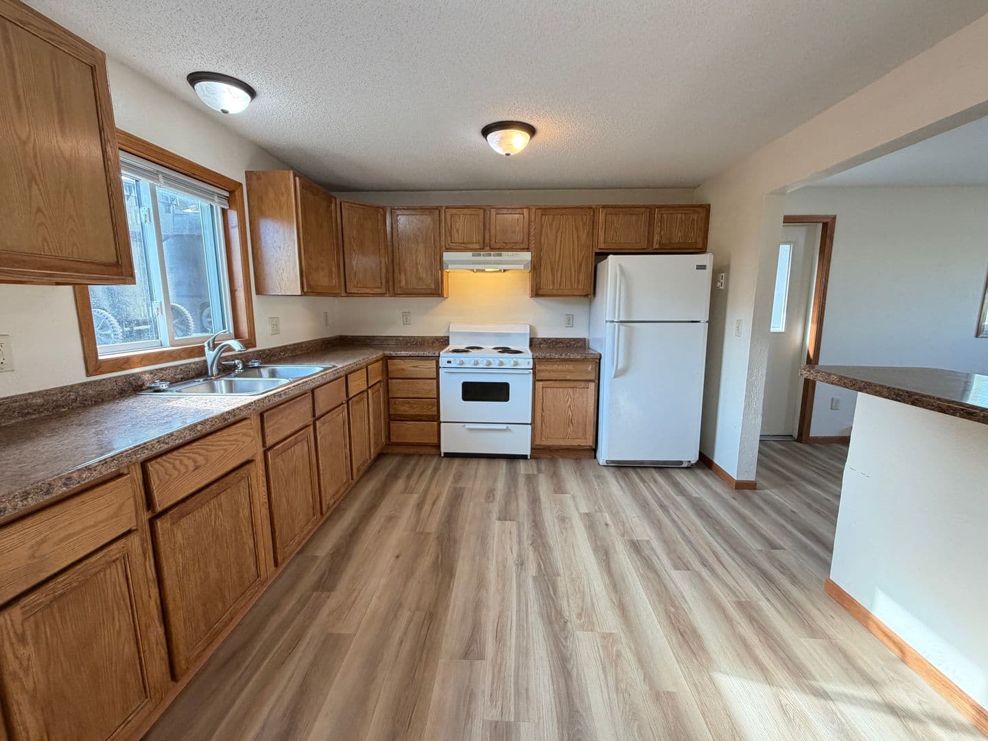 Superior Apartment: 2406 Hill Ave - 2