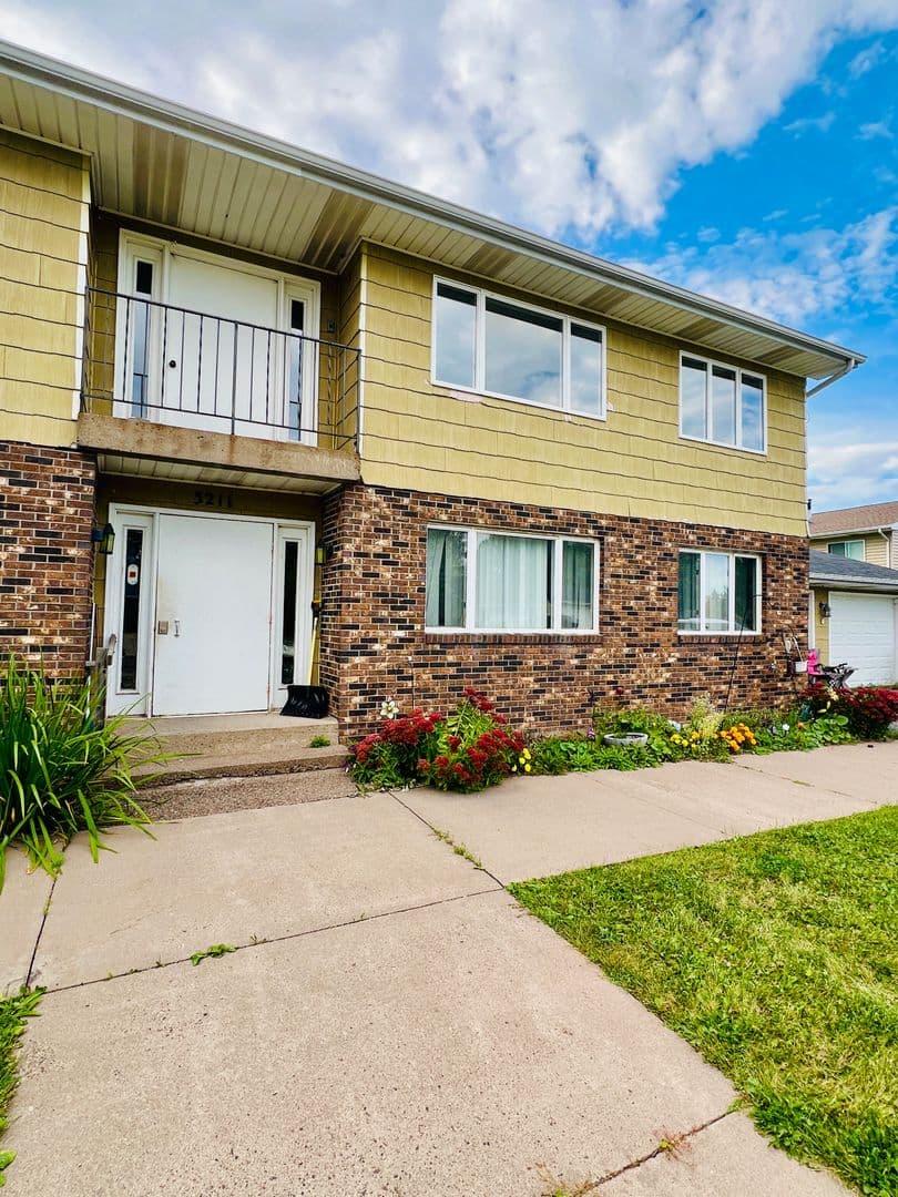 Superior Apartment: 3211 John Ave