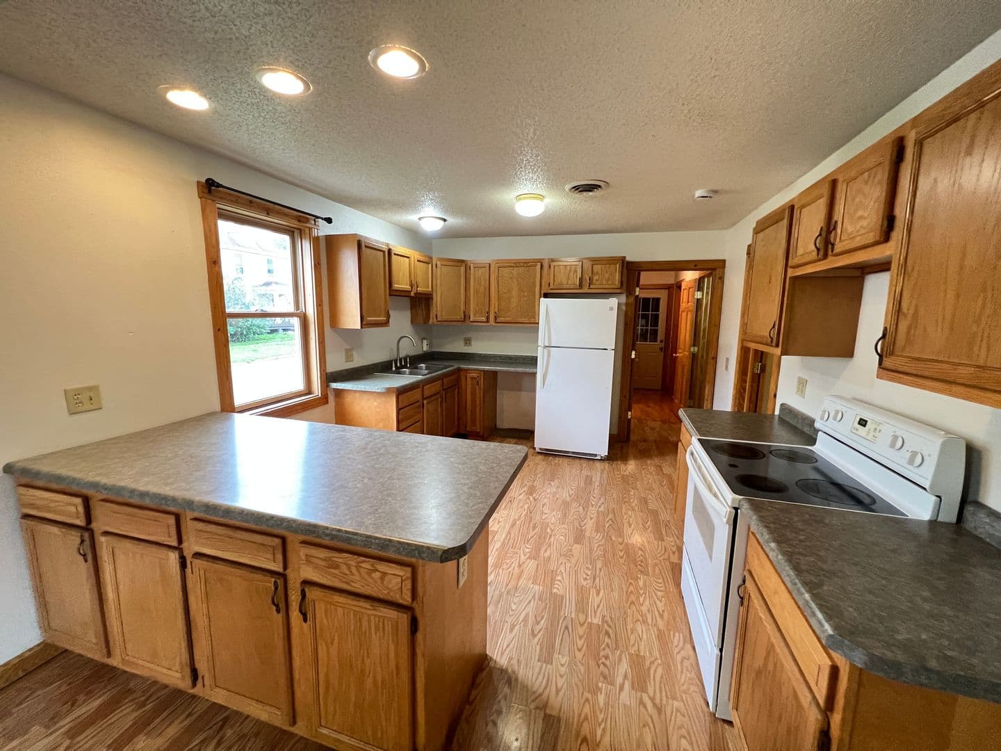 Superior House: 1227 Grand Ave