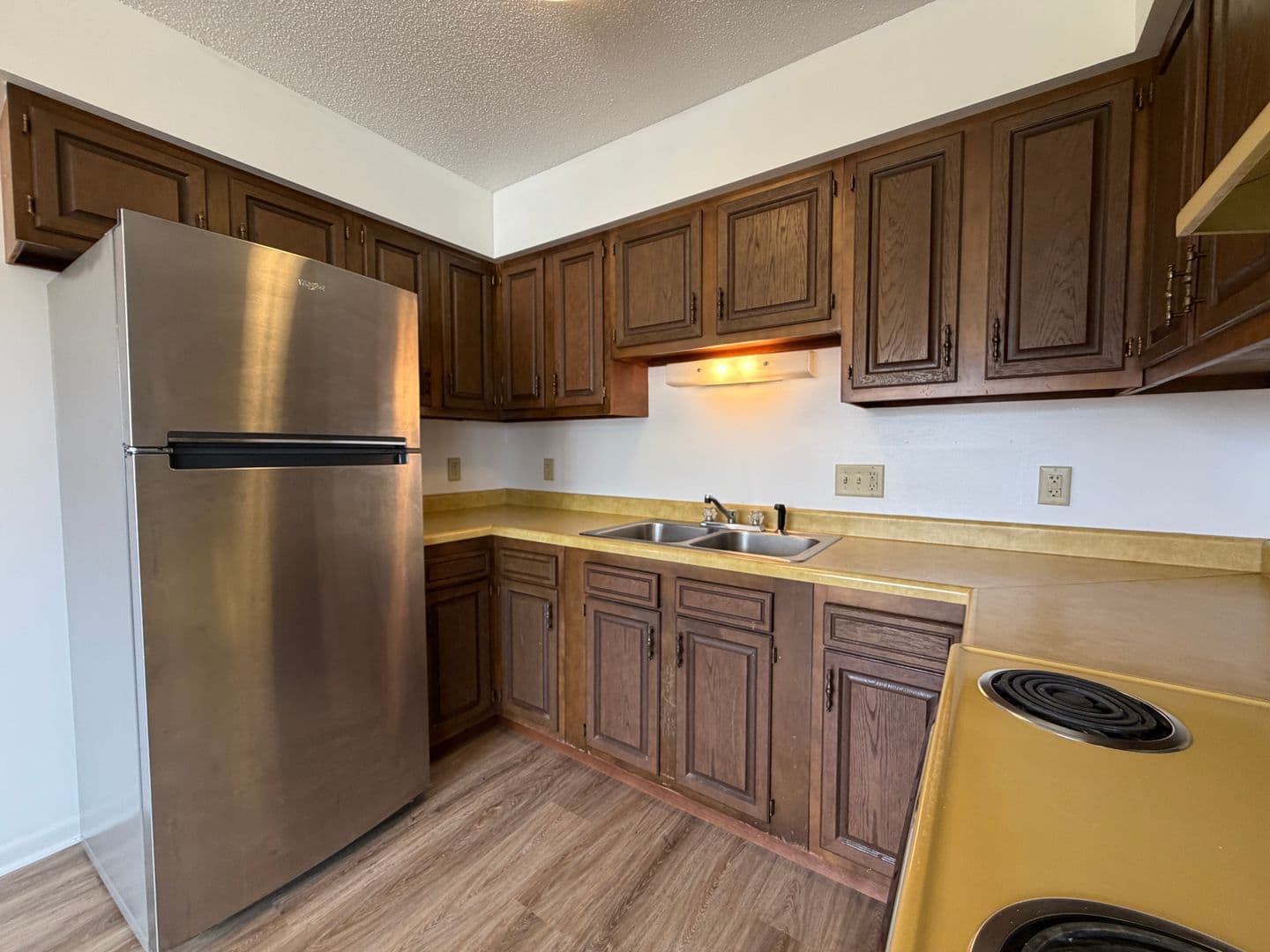 Superior Apartment: 3211 John Ave