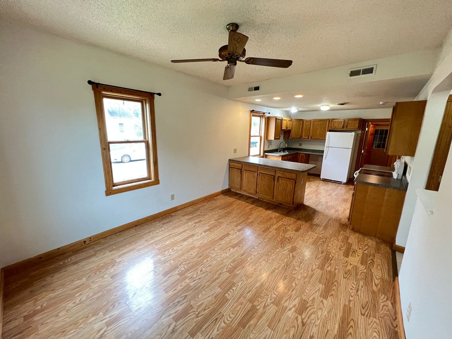 Superior House: 1227 Grand Ave