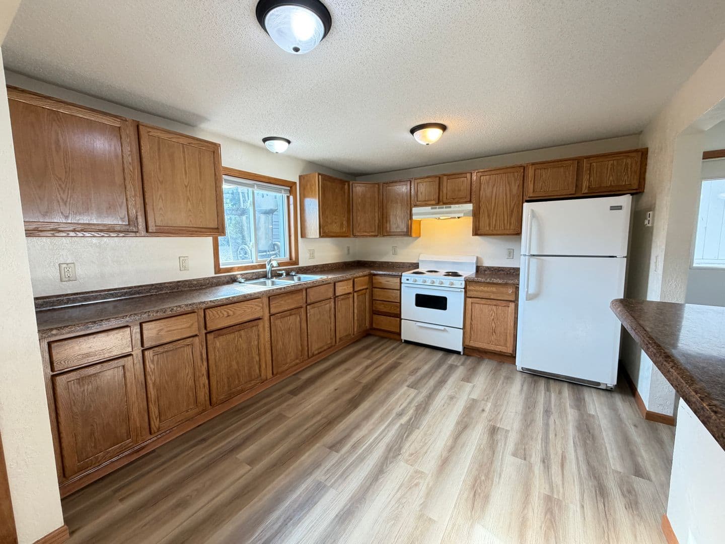 Superior Apartment: 2406 Hill Ave - 2