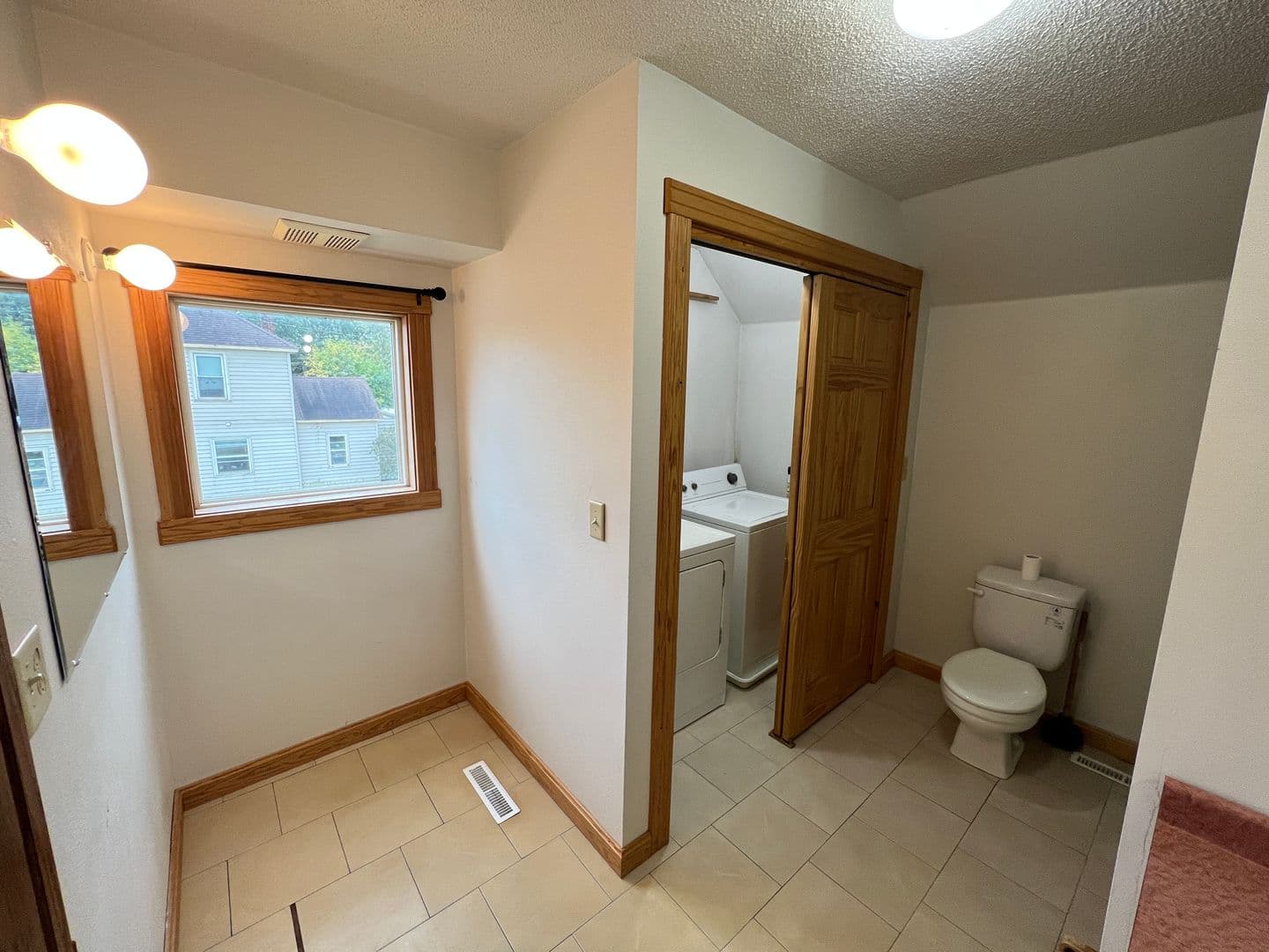Superior House: 1227 Grand Ave