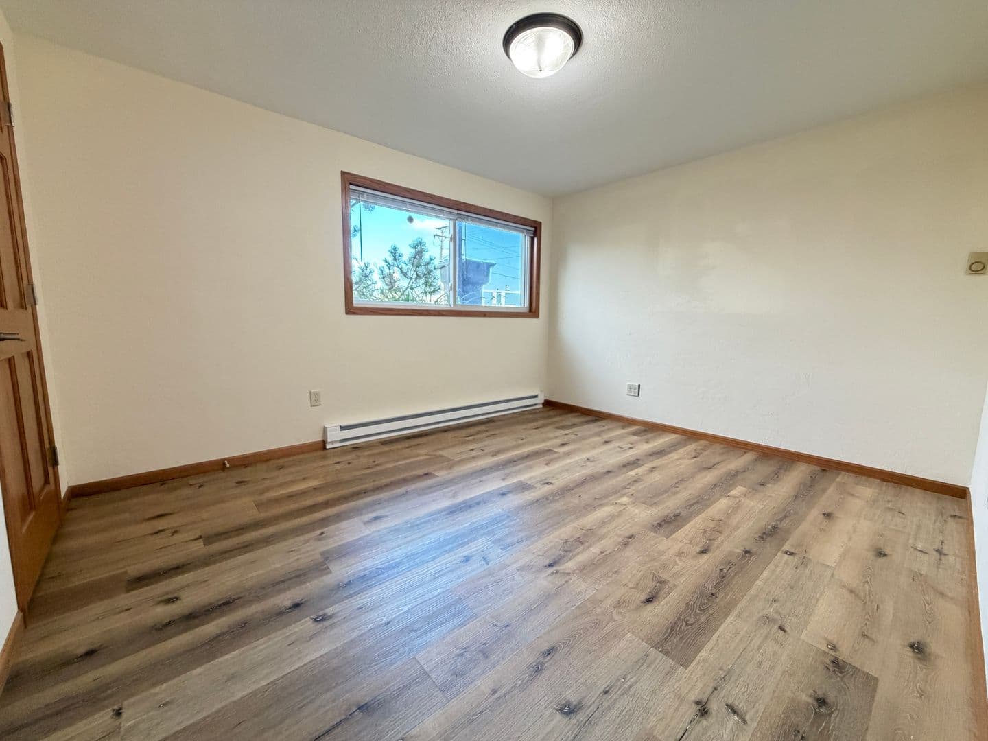 Superior Apartment: 2406 Hill Ave - 2