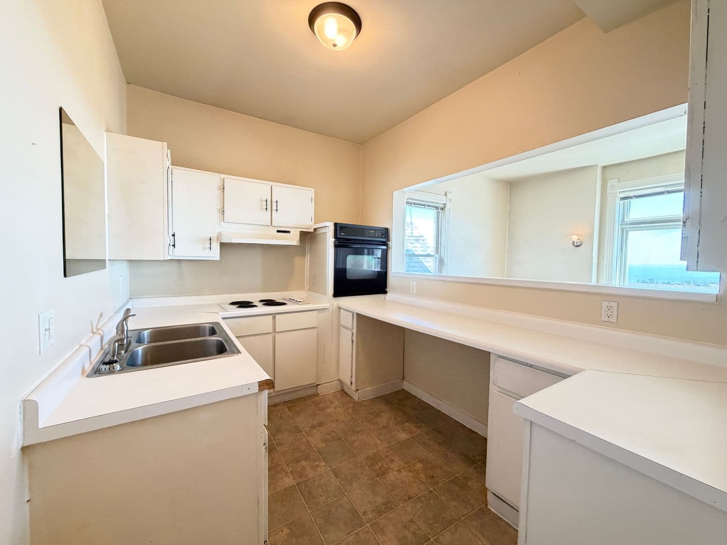 Duluth Apartment: 529 W 4th St - 2