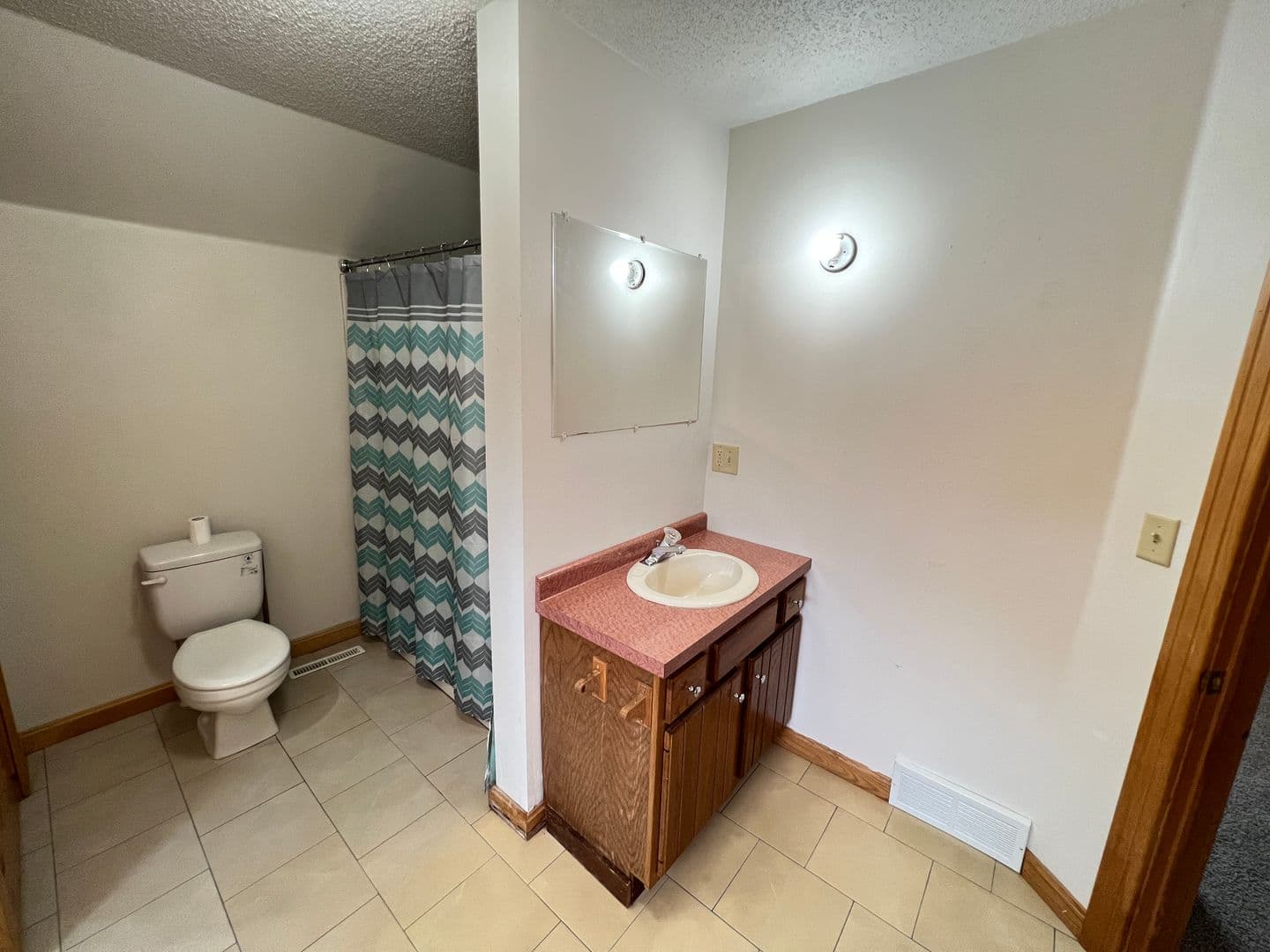 Superior House: 1227 Grand Ave