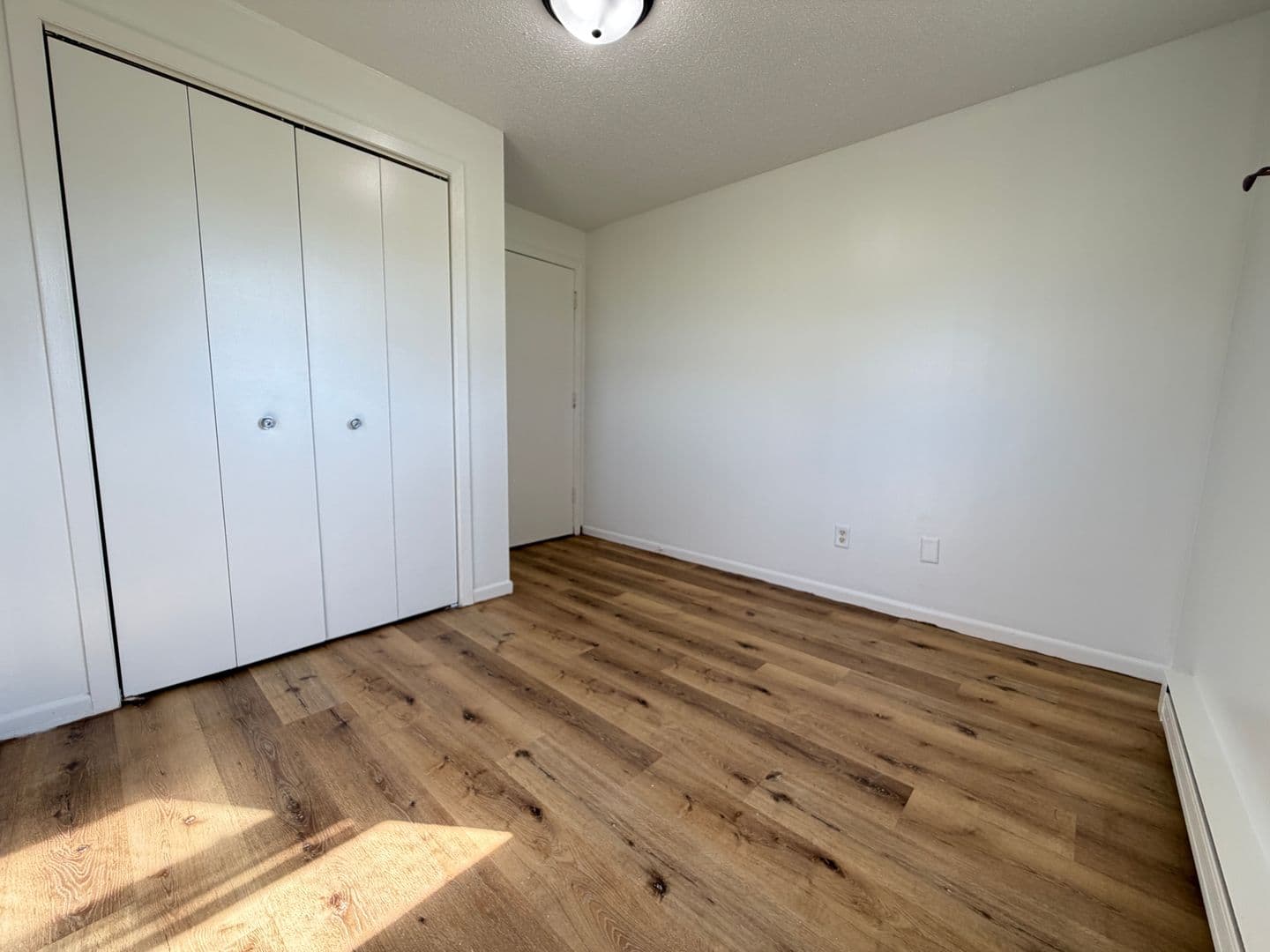Superior Apartment: 2406 Hill Ave - 4