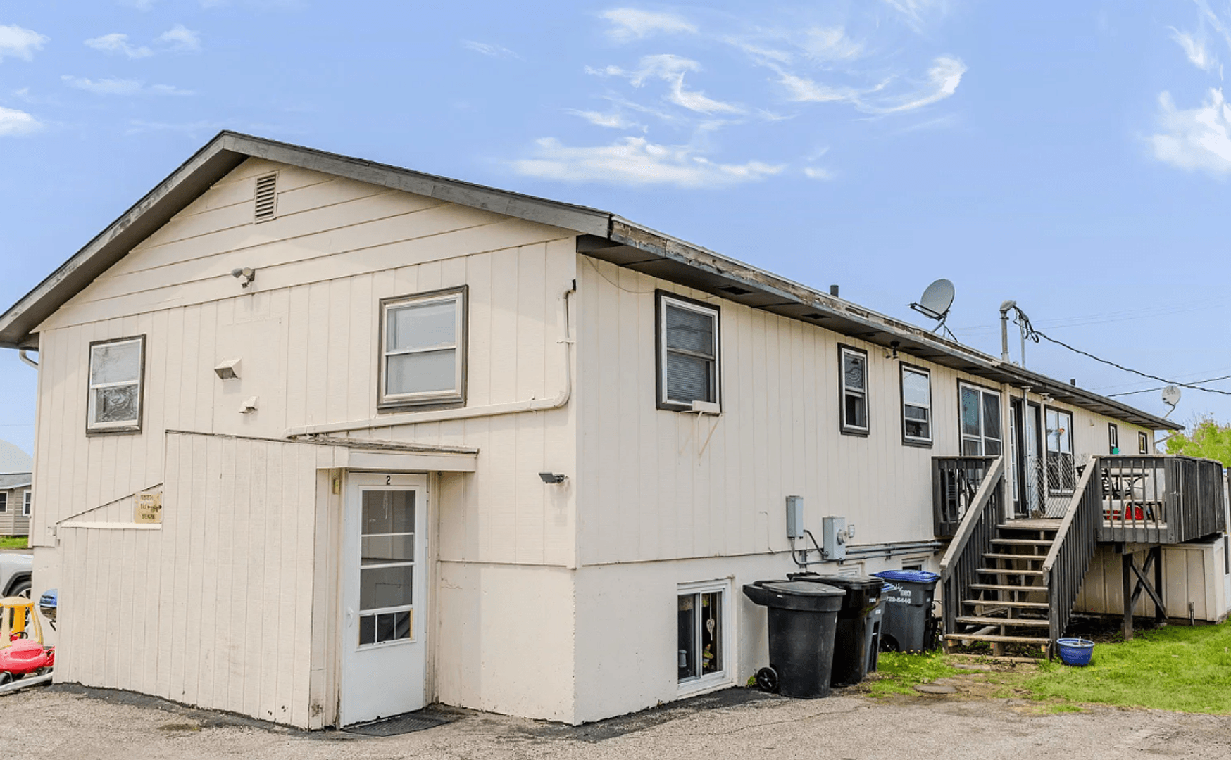 Superior Apartment: 2406 Hill Ave - 2
