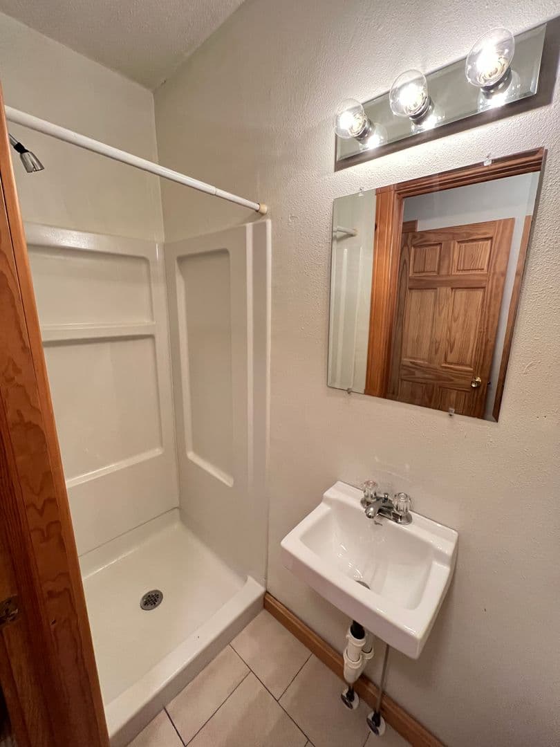 Superior House: 1227 Grand Ave