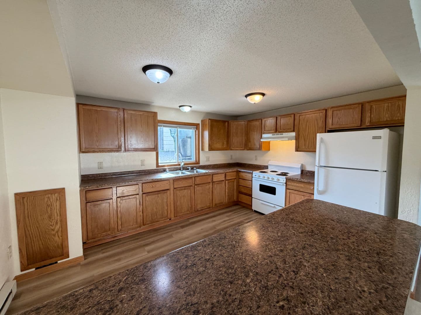Superior Apartment: 2406 Hill Ave - 2