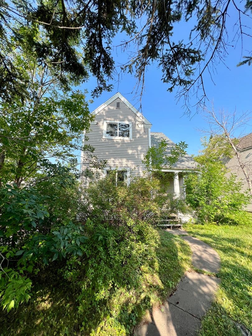 Superior House: 1227 Grand Ave