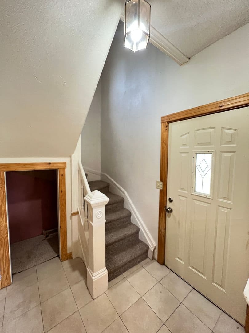 Superior House: 1227 Grand Ave