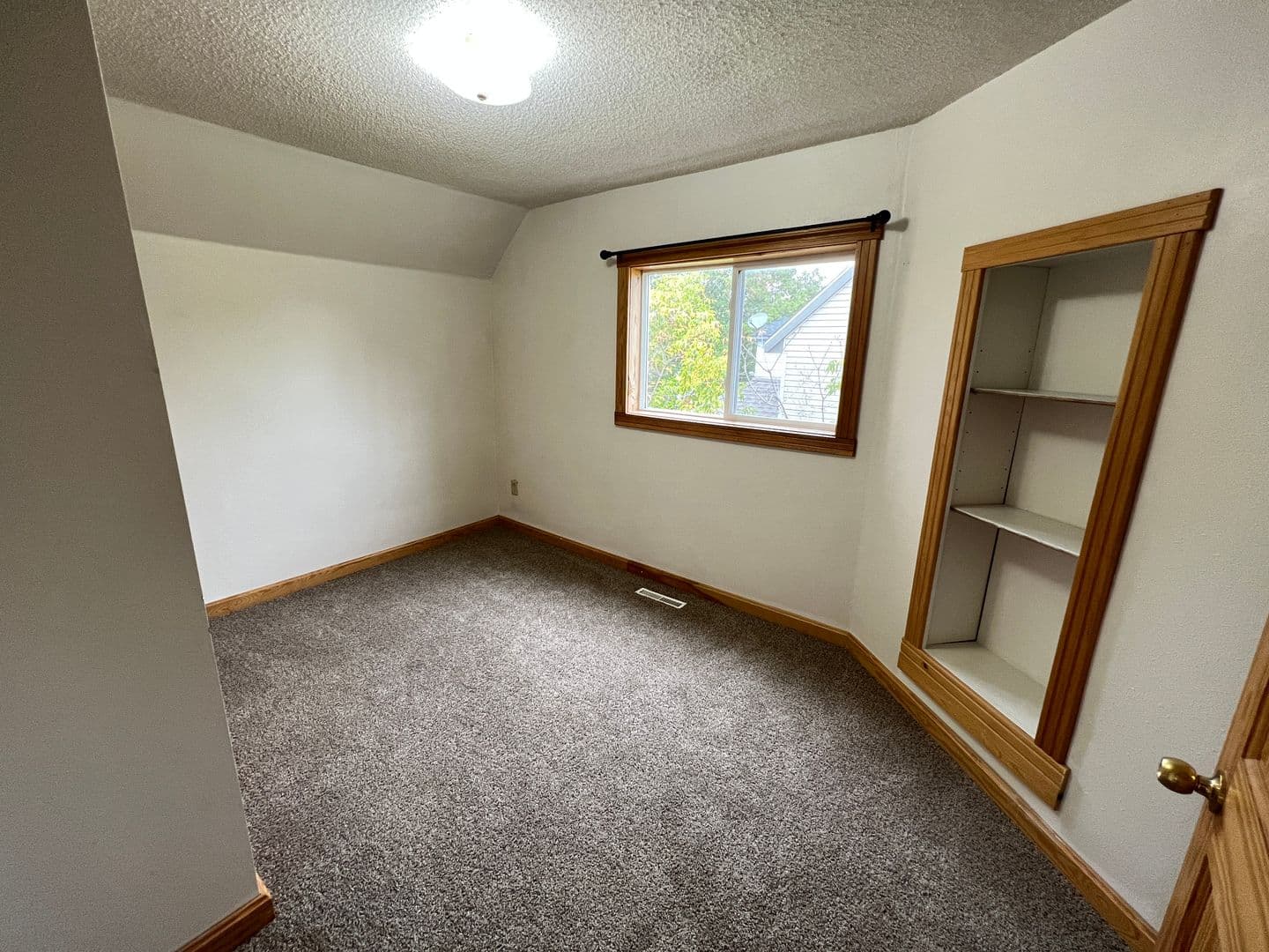 Superior House: 1227 Grand Ave