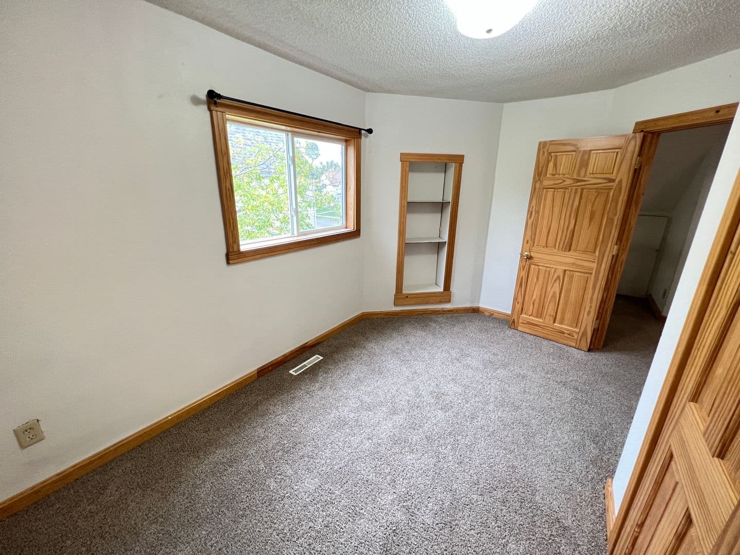 Superior House: 1227 Grand Ave