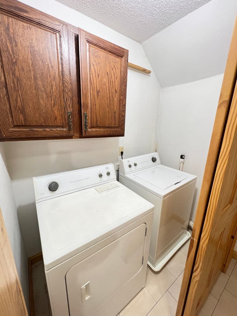 Superior House: 1227 Grand Ave